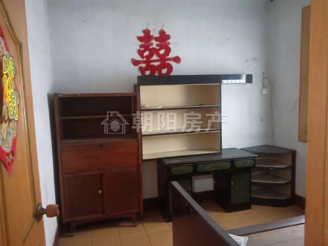 林业局大院 70平 三室一厅 南向高楼层 交通便利 学区房