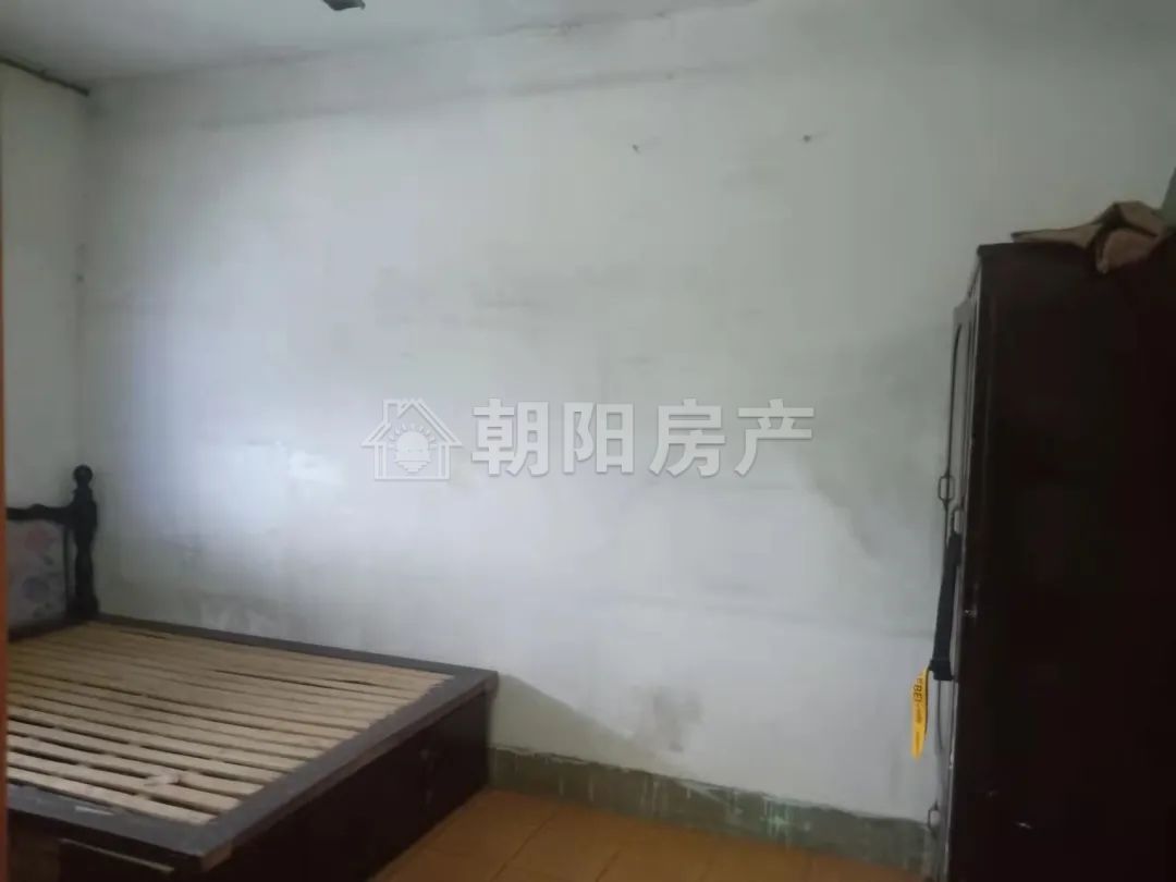 林业局大院 70平 三室一厅 南向高楼层 交通便利 学区房
