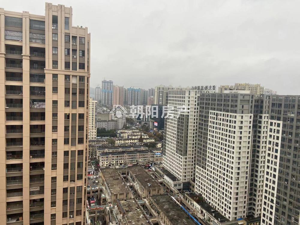 龙湖中心 130平 南向三室两厅 交通便利随时看房