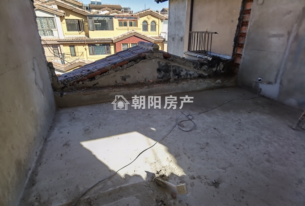 金地滟澜山 226平 南向五室三卫 毛坯别墅 满两年