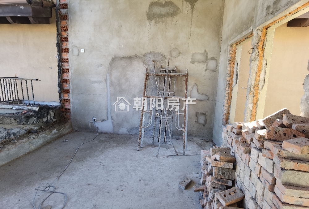 金地滟澜山 226平 南向五室三卫 毛坯别墅 满两年