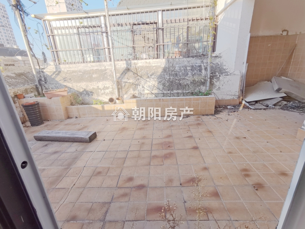 金地月伴湾一区 109平 三室二厅二卫 精装高楼层 满两年学区房