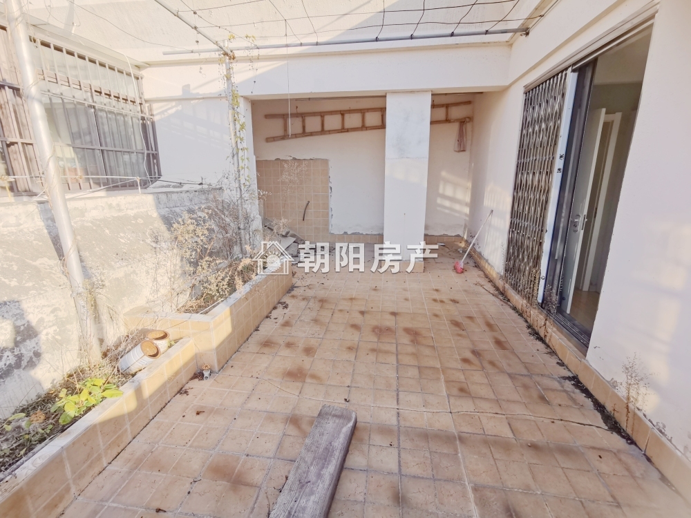 金地月伴湾一区 109平 三室二厅二卫 精装高楼层 满两年学区房