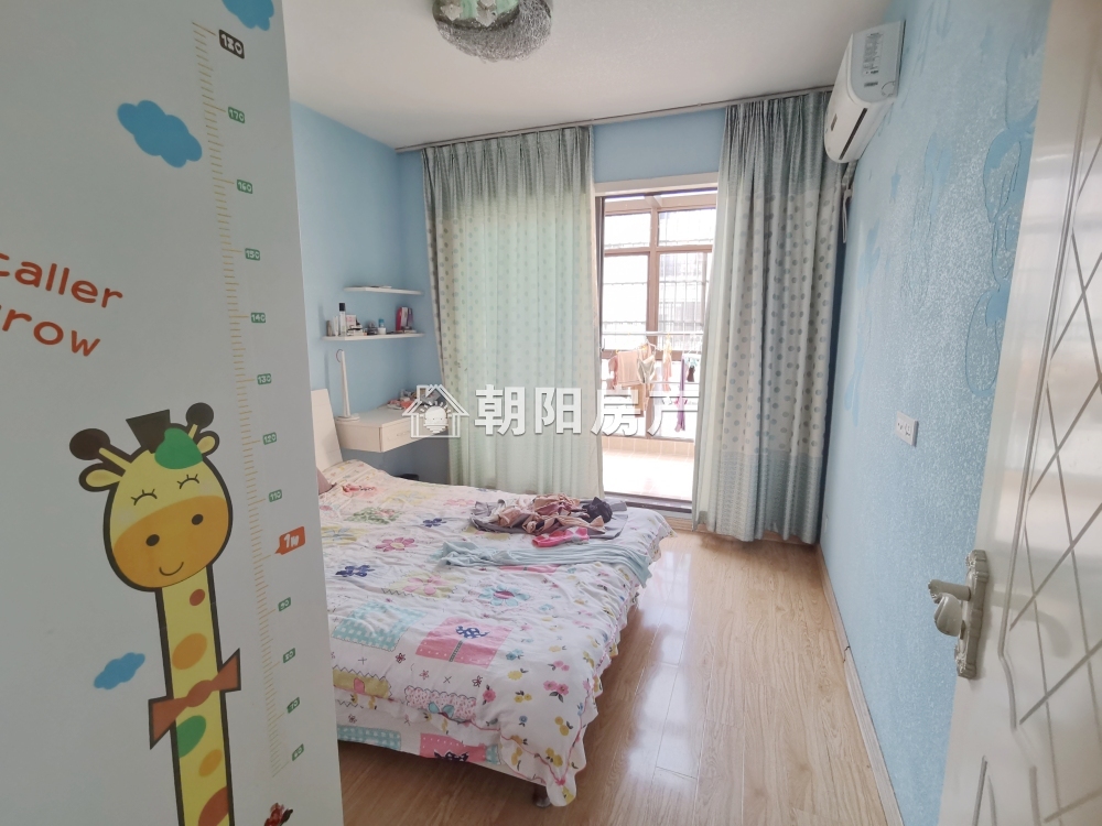 金地月伴湾一区 109平 三室二厅二卫 精装高楼层 满两年学区房