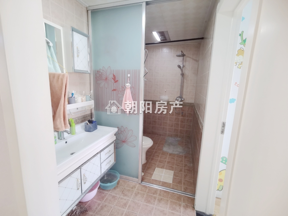 金地月伴湾一区 109平 三室二厅二卫 精装高楼层 满两年学区房