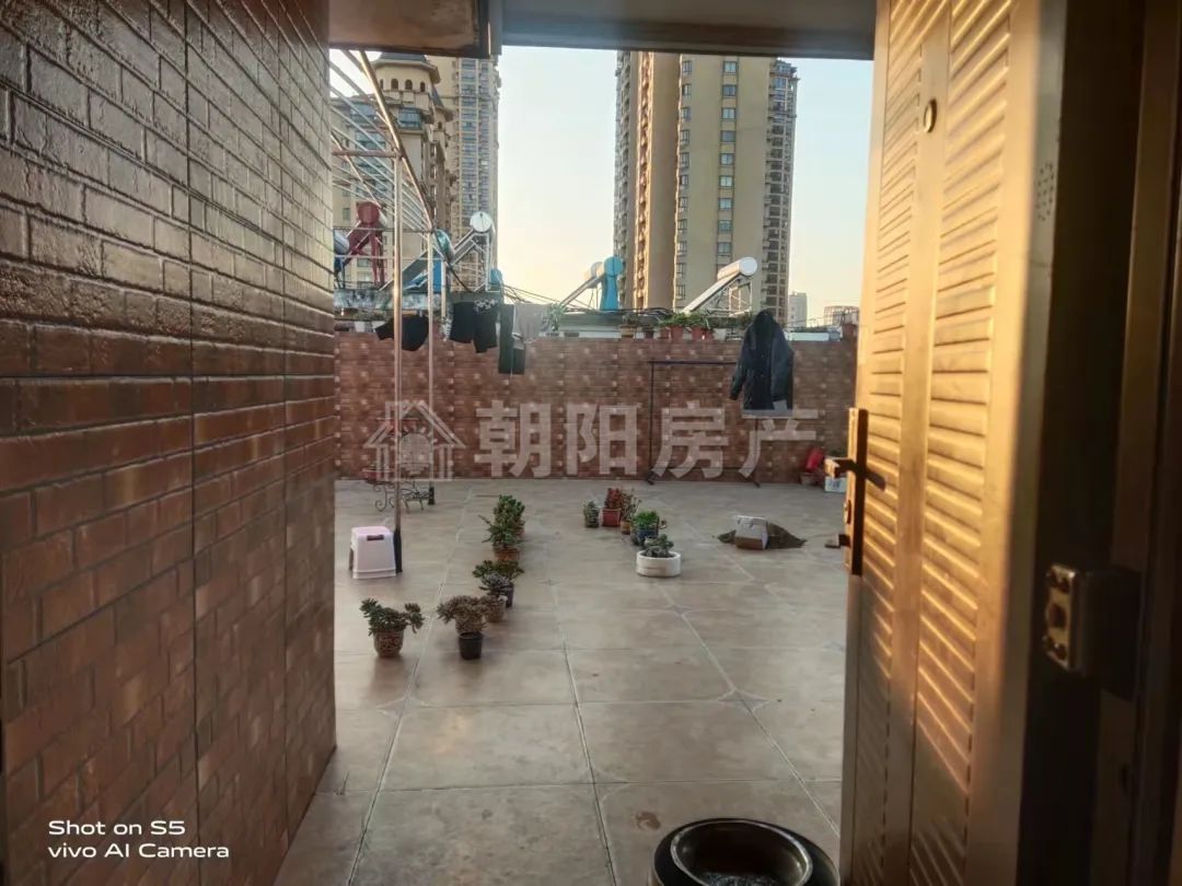 百花园三期 138平 朝南三室精装 交通便利