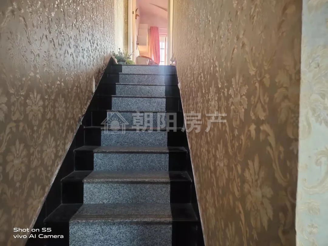 百花园三期 138平 朝南三室精装 交通便利