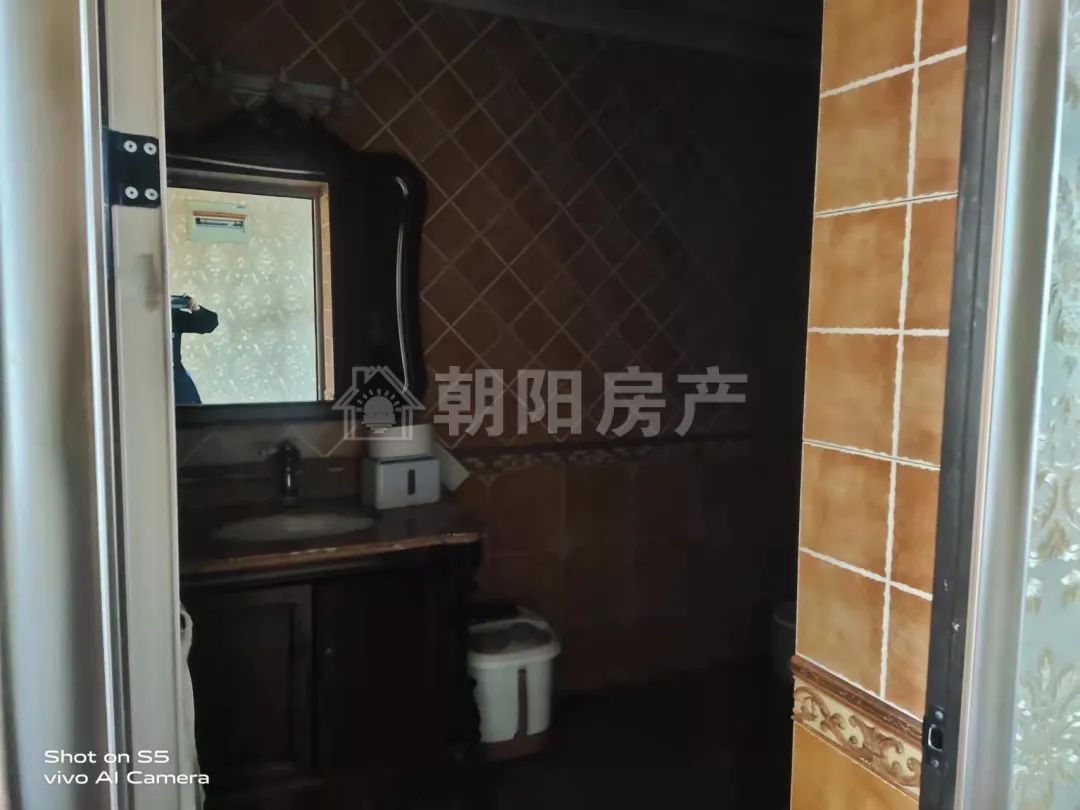 百花园三期 138平 朝南三室精装 交通便利