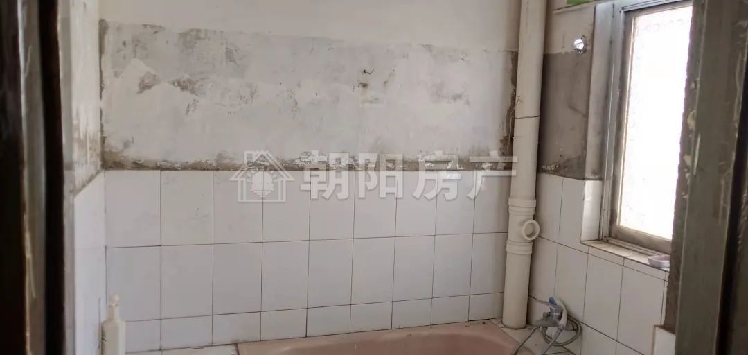 水建公司家属楼 98平 三室一厅 学区房 交通便利 单价2842元