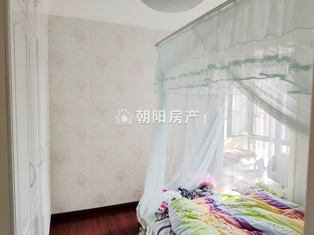 绿茵里 118平 南向三室两厅 满两年 精装采光好