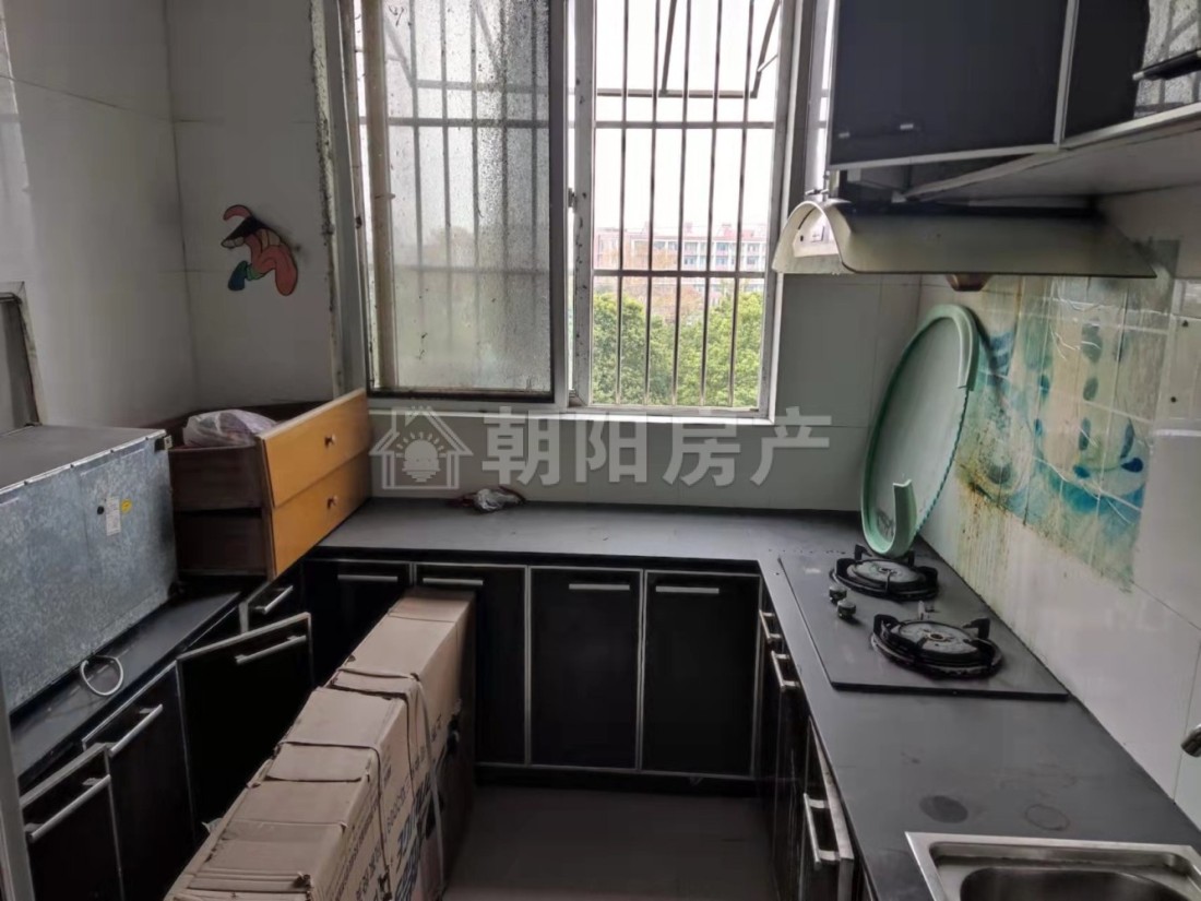 金凤小区 126平 南向大三居 交通便利 3015元/平