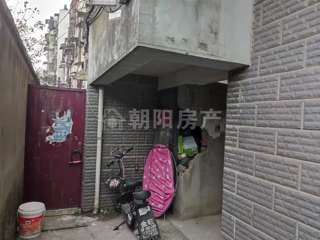 金凤小区 126平 南向大三居 交通便利 3015元/平