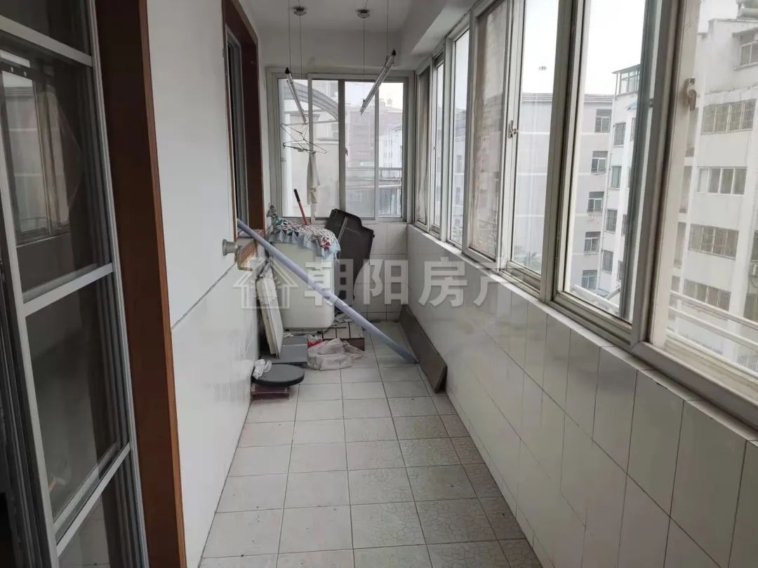 金凤小区 126平 南向大三居 交通便利 3015元/平