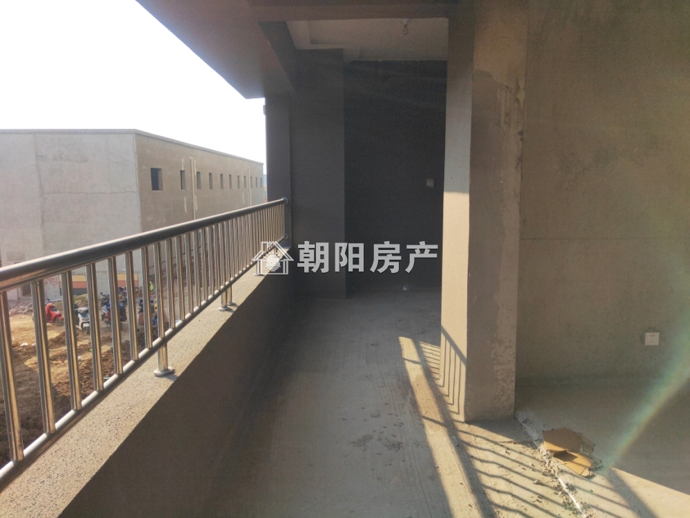 安理家园 138平 三室二厅 毛坯 交通便利 学区房