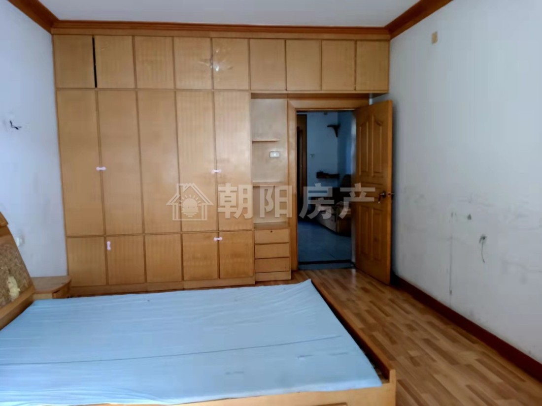 外贸家属楼 100平 南向三居 简装 交通便利 随时看房