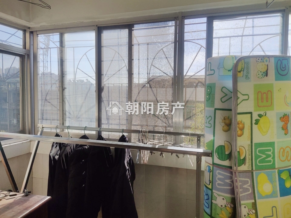 公园小区 83平 精装两室朝南 满五唯一 交通便利