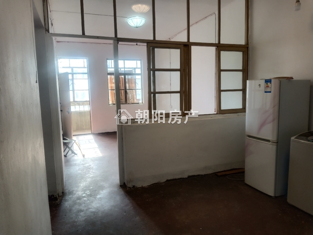 三中家属楼 70平 朝南三室一厅 1428元/平 交通便利