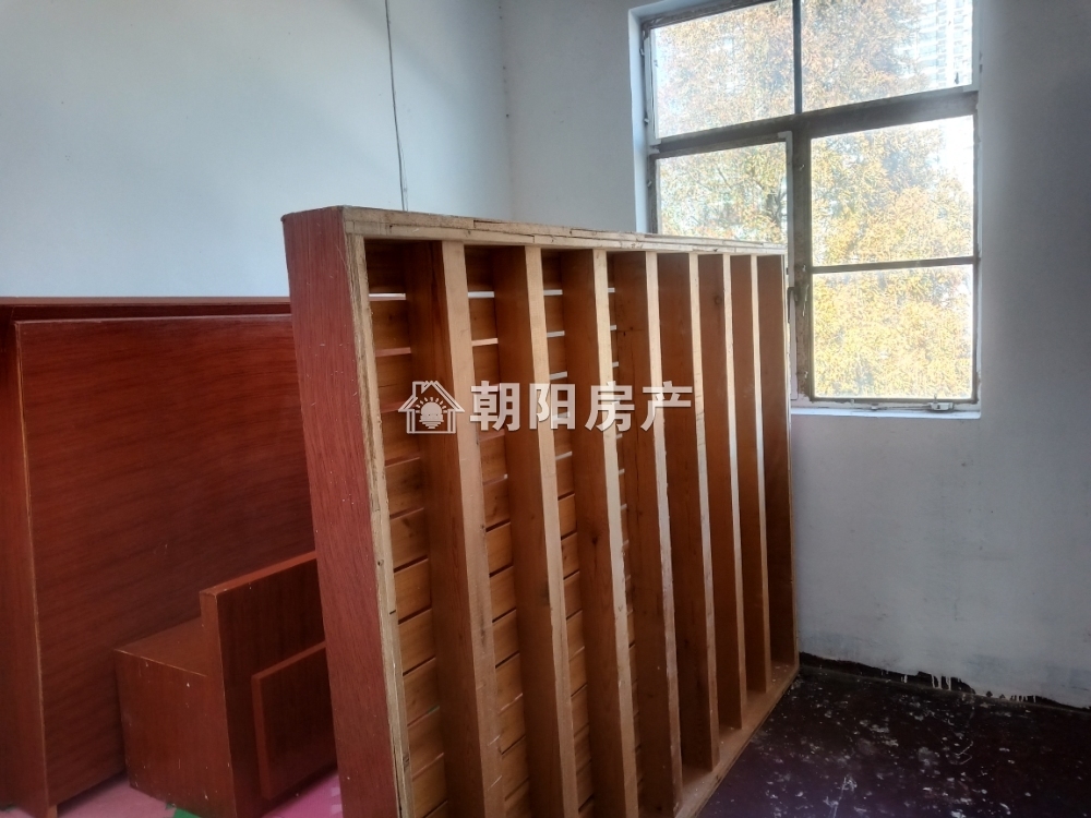 三中家属楼 70平 朝南三室一厅 1428元/平 交通便利