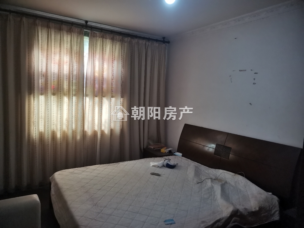 香港街 89平 南向三居 采光好 满五唯一