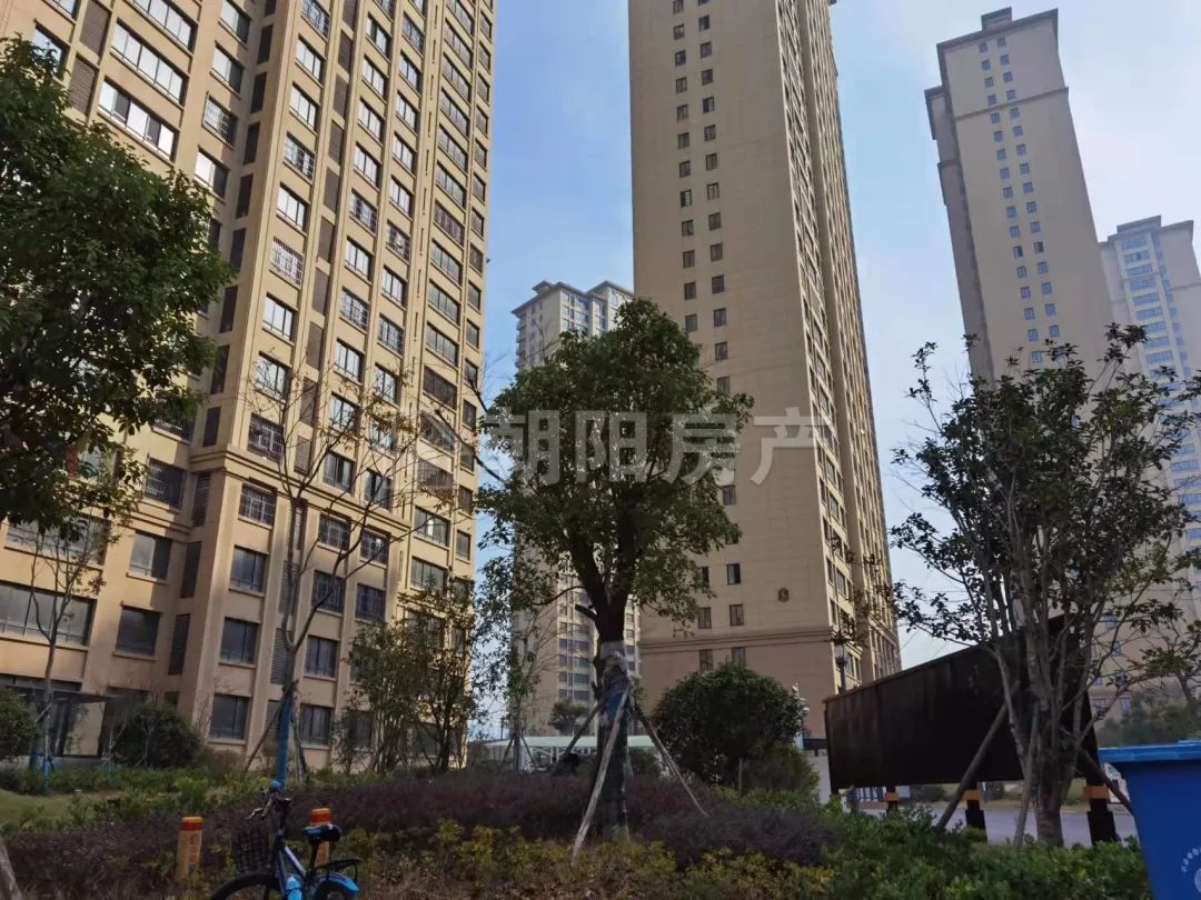 砂里岗小高层 122平 东向三室两厅 简装 交通便利 学区房