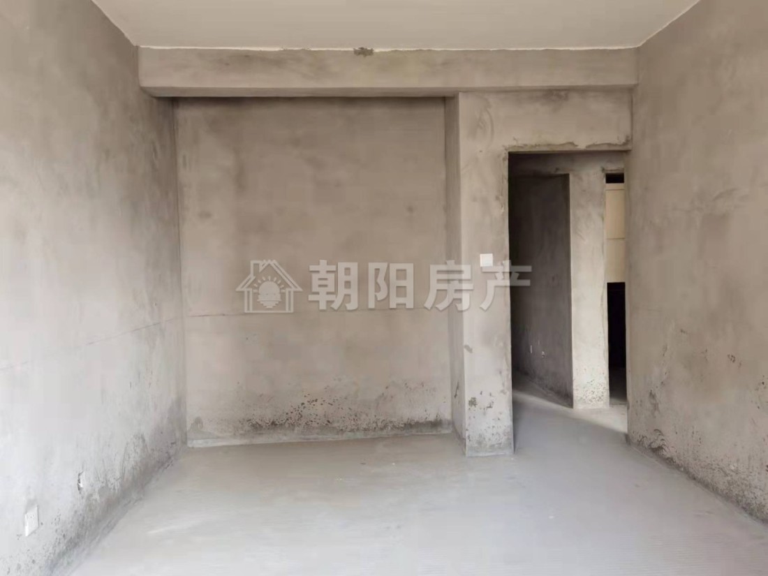 砂里岗小高层 122平 东向三室两厅 简装 交通便利 学区房