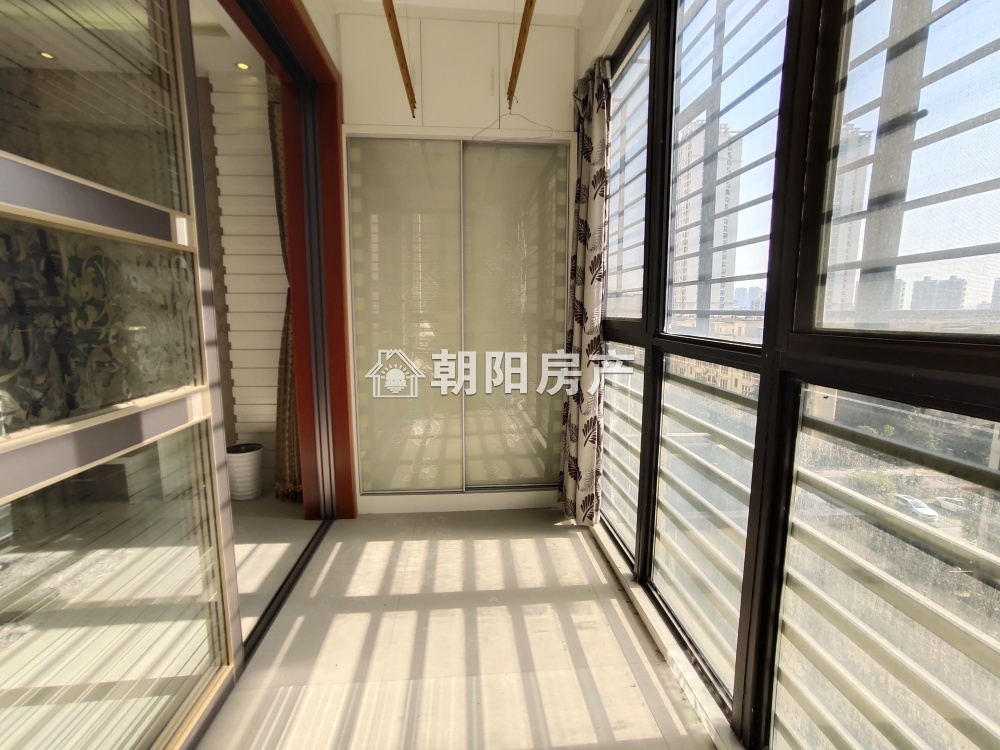 东方名珠 109平 南向精装两居 满两年 交通便利 学区房