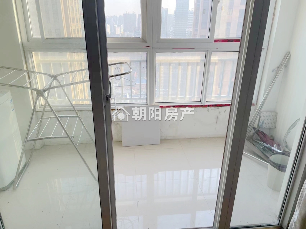 龙湖中心简单装修两室诚心出售看房方便