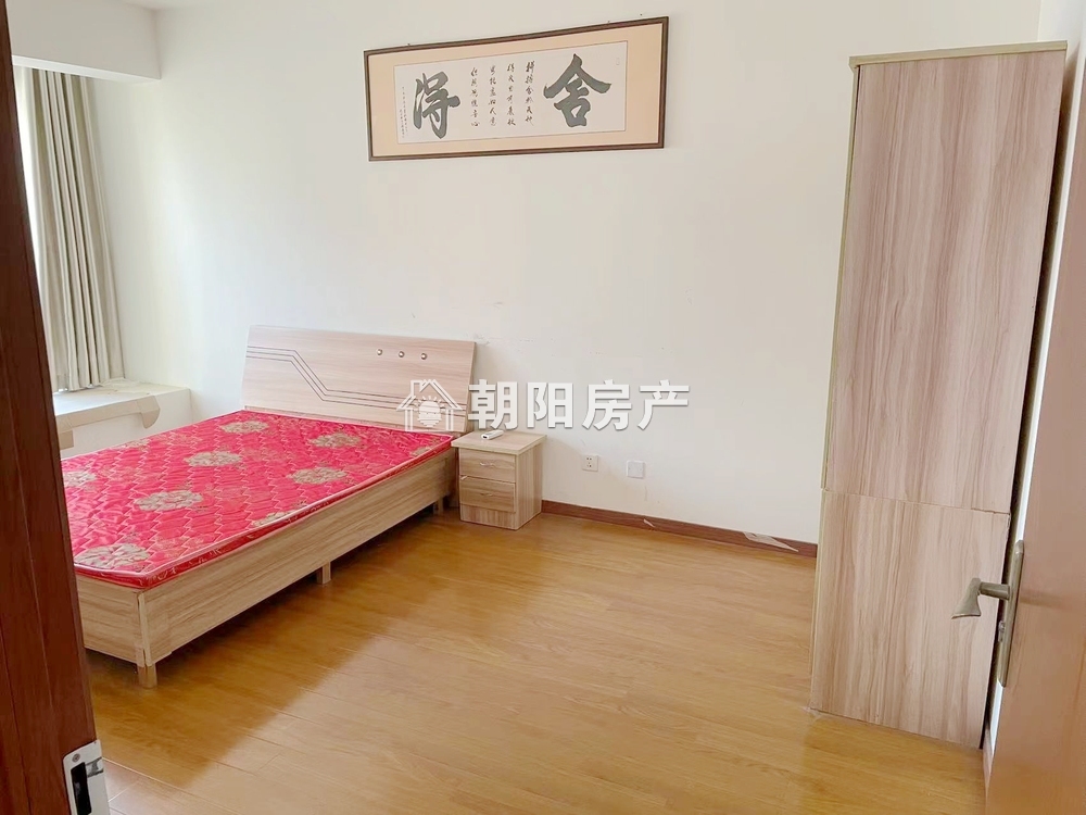 龙湖中心简单装修两室诚心出售看房方便