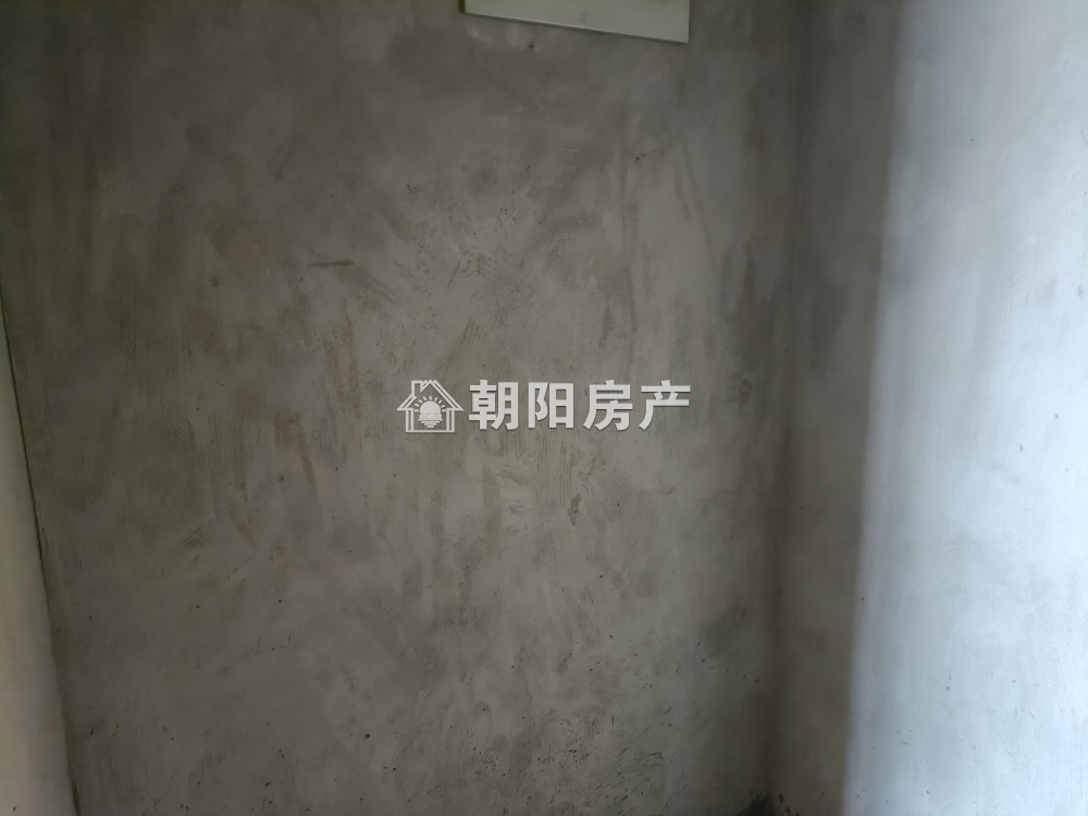 公园道一号 104平 南向三室二厅 交通便利 毛坯自由装修
