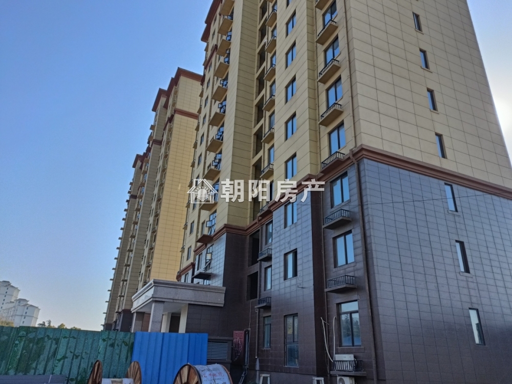 公园道一号 104平 南向三室二厅 交通便利 毛坯自由装修