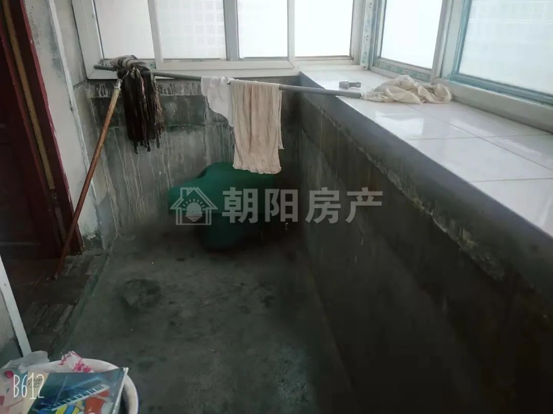 医院村 57平 南向两室一厅 交通便利 采光好 简装