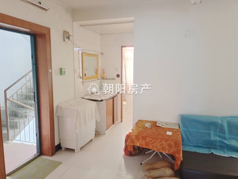 吉安小区 61平 南向两居 满两年 交通便利 普装