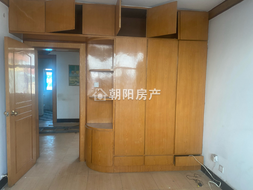 面粉厂家属楼 70平 南向两室一厅 采光好 单价857元