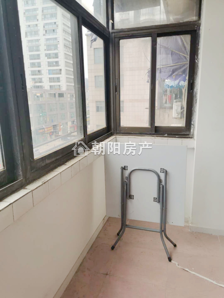 龙湖小区农行大院 73平 南向两室两厅 简装 交通便利