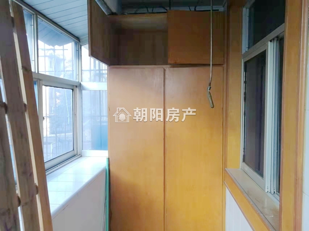 铁路新村 57平 南向两居 2259元/平 满两年 交通便利