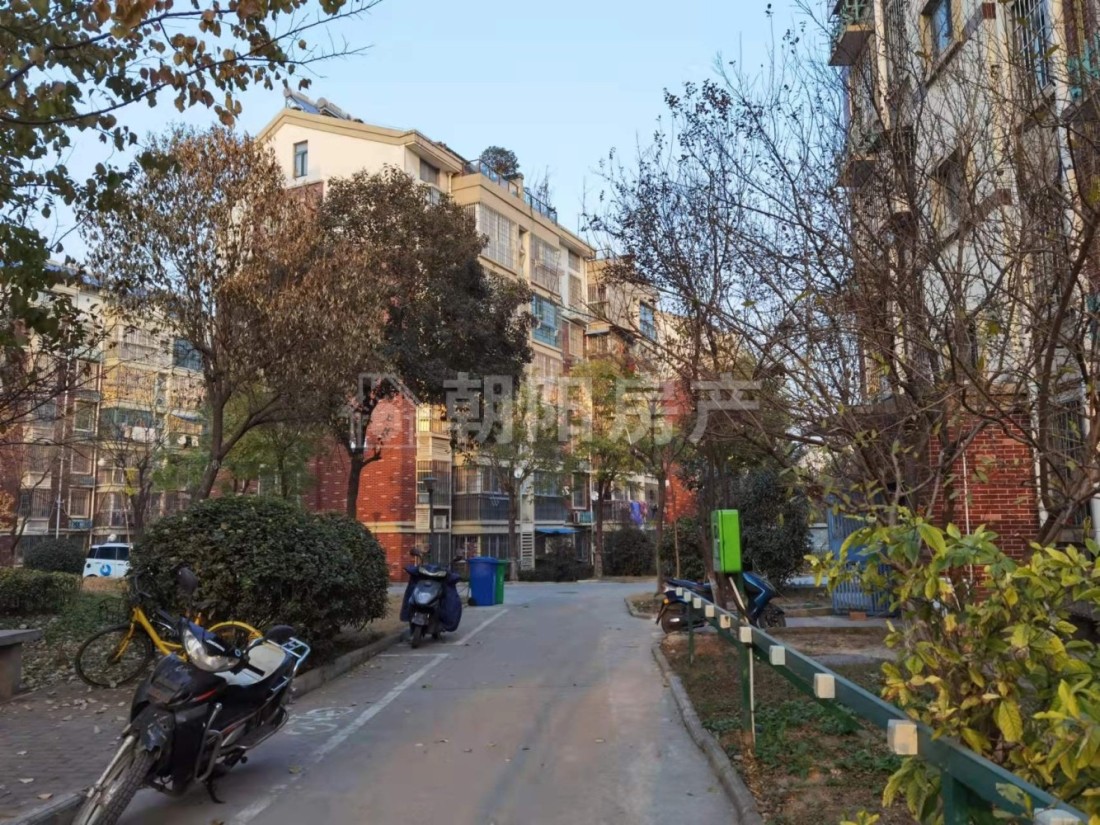 路东村 80平 南向两室 毛坯 1620元/平 随时看房