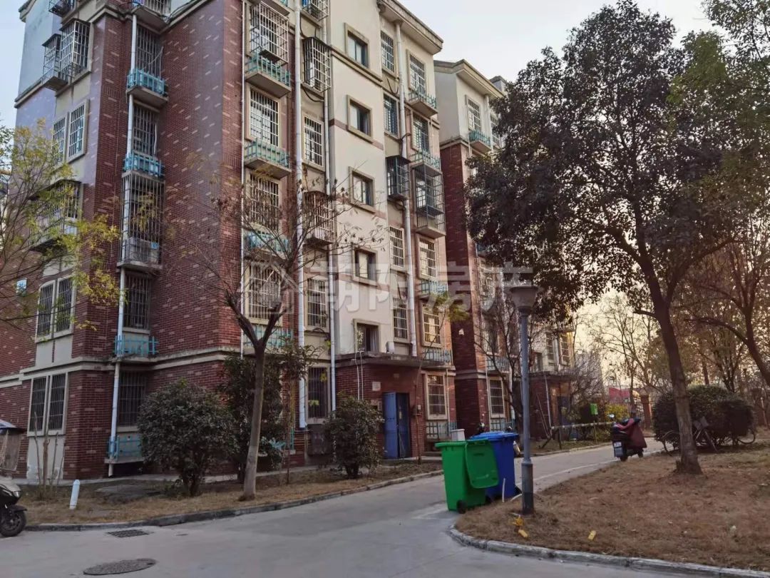 路东村 80平 南向两室 毛坯 1620元/平 随时看房