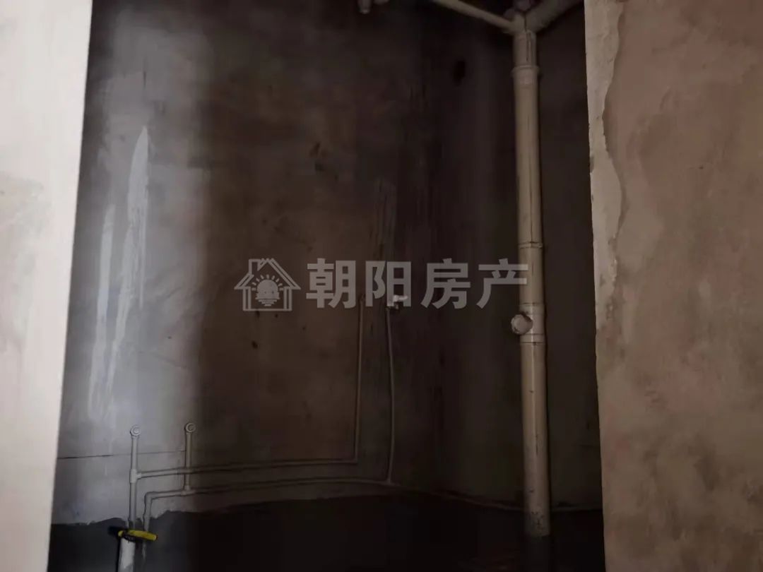 路东村 80平 南向两室 毛坯 1620元/平 随时看房