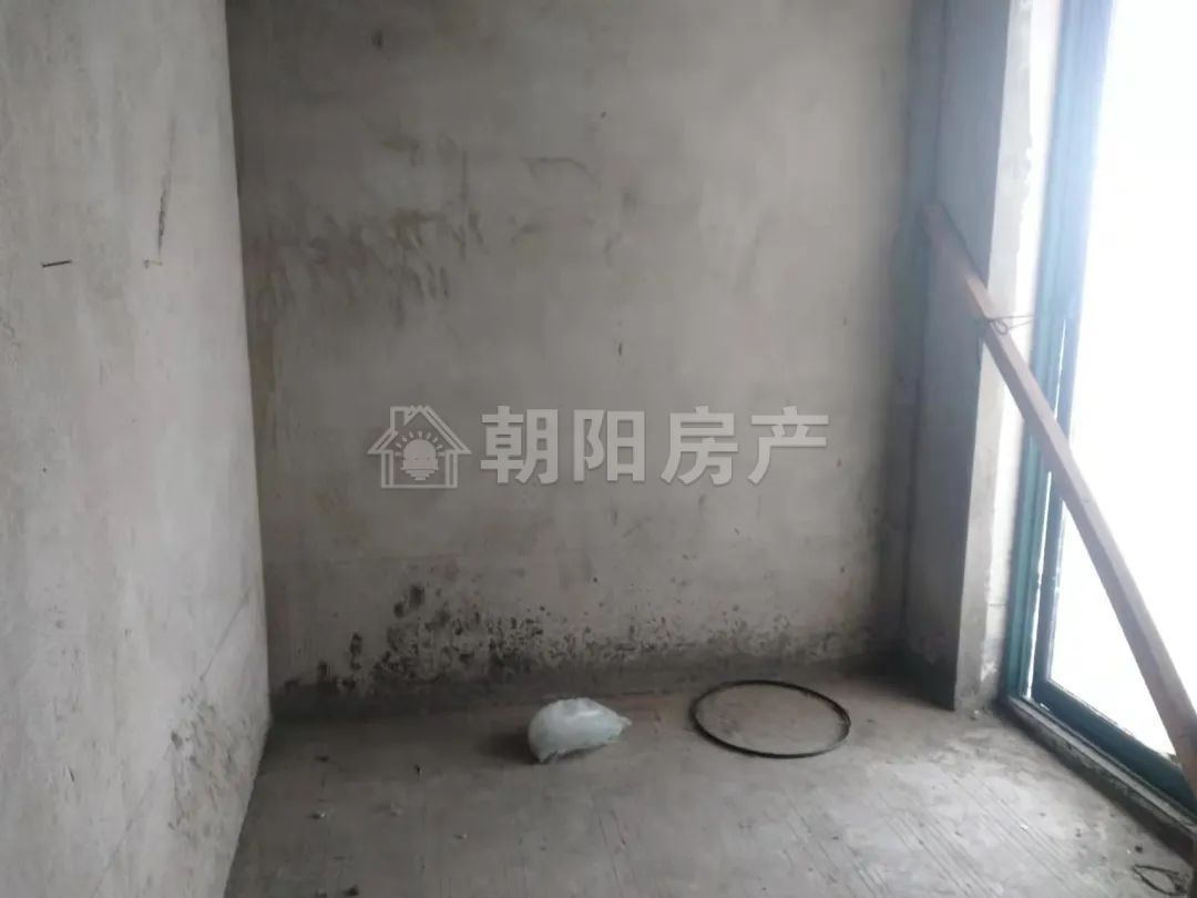 尚泰小区 92平 南向四室 学区房 交通便利 高楼层采光好
