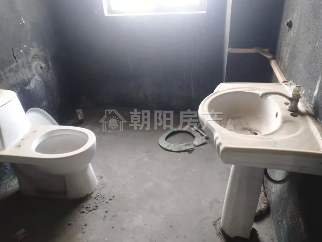 尚泰小区 92平 南向四室 学区房 交通便利 高楼层采光好