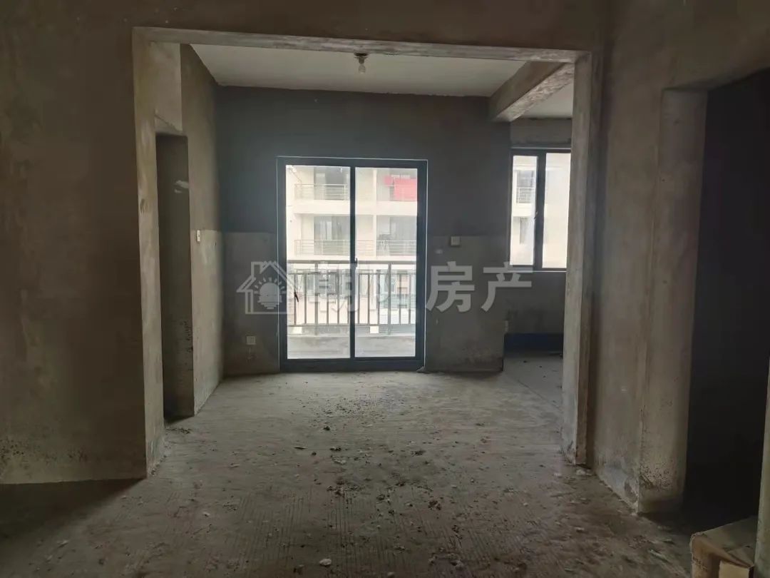 尚泰小区 197平 朝南大三居 学区房 交通便利