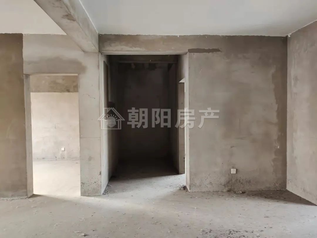 尚泰小区 197平 朝南大三居 学区房 交通便利