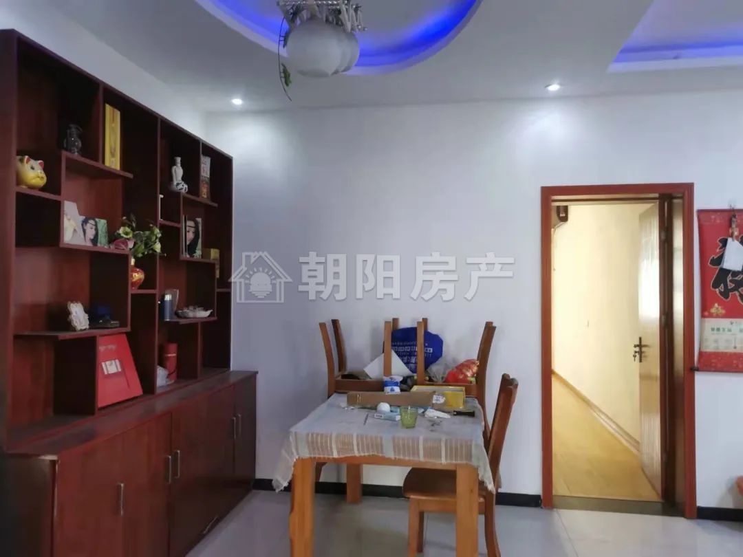 金凤小区 120平 朝南三室精装 3083元/平 交通便利