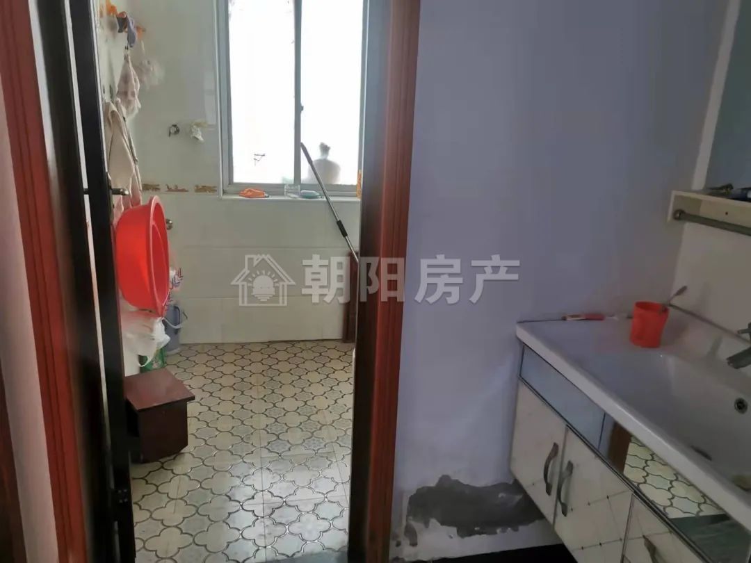 金凤小区 120平 朝南三室精装 3083元/平 交通便利