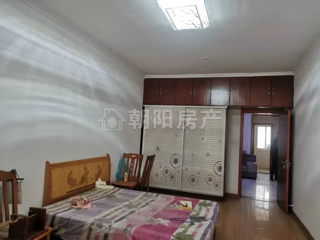 金凤小区 120平 朝南三室精装 3083元/平 交通便利