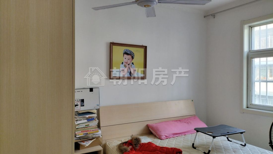 七排楼 110平 南向精装三室 2000元/平 交通便利