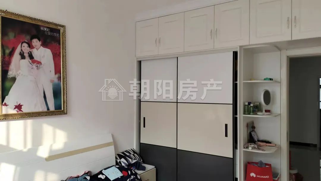 七排楼 110平 南向精装三室 2000元/平 交通便利
