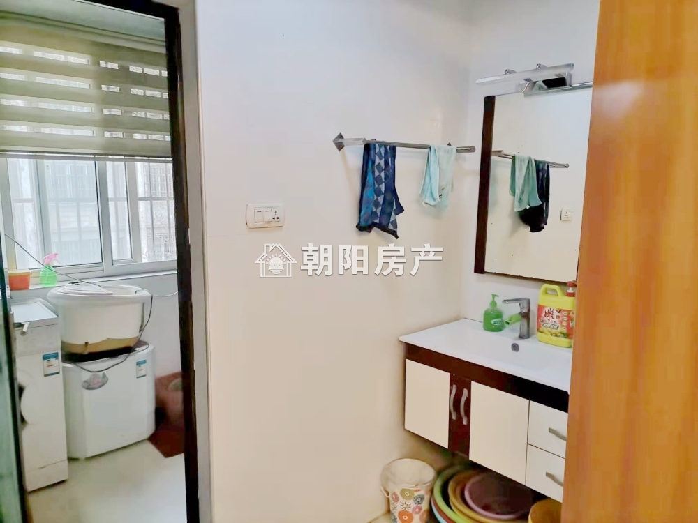 海达花园 89平 南向两室 满两年 精装 交通便利