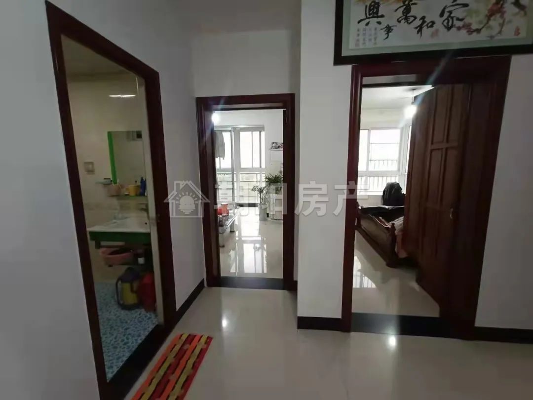 彩虹小区 127平 南向三室一卫 1260元/平 满两年 交通便利