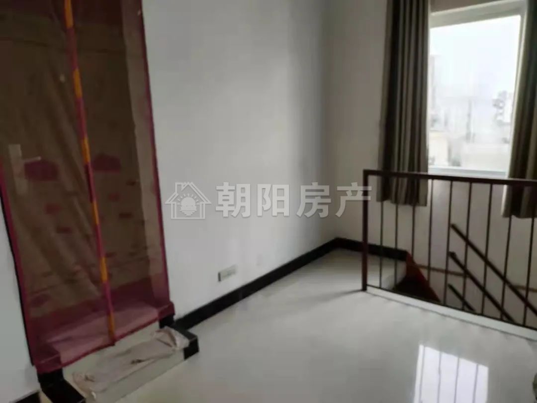 彩虹小区 127平 南向三室一卫 1260元/平 满两年 交通便利